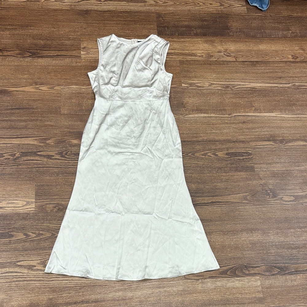 Elegant Cream Sleeveless Dress